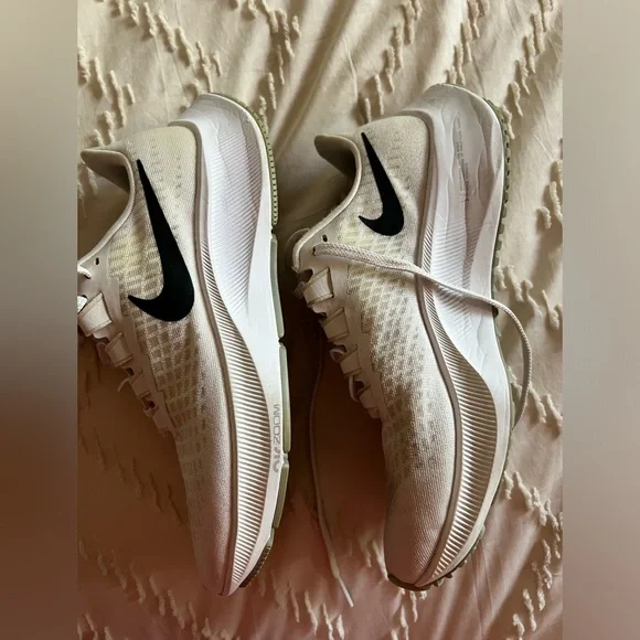 Women’s Nike Air Zoom Pegasus 37 Sneakers - Picture 7 of 10